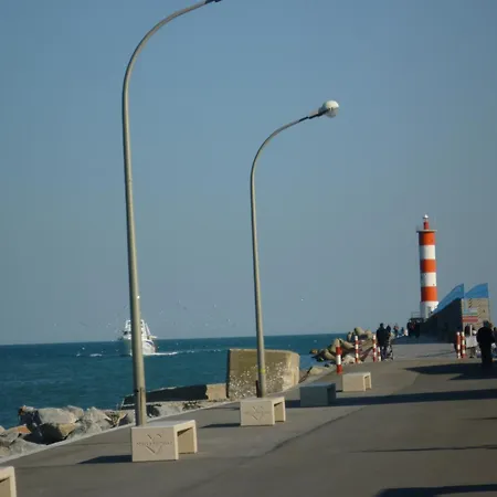 T2 Front De Avec Balcon Et Parking - Confort Et Activites A Proximite - Fr-1-797-37 *