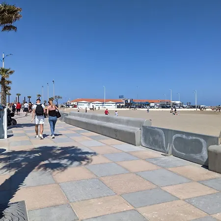 T2 Front De Avec Balcon Et Parking - Confort Et Activites A Proximite - Fr-1-797-37 Port-la-Nouvelle
