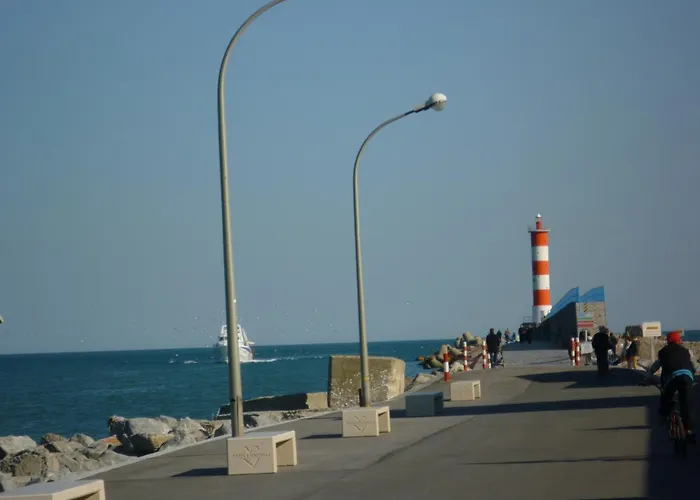T2 Front De Avec Balcon Et Parking - Confort Et Activites A Proximite - Fr-1-797-37 *